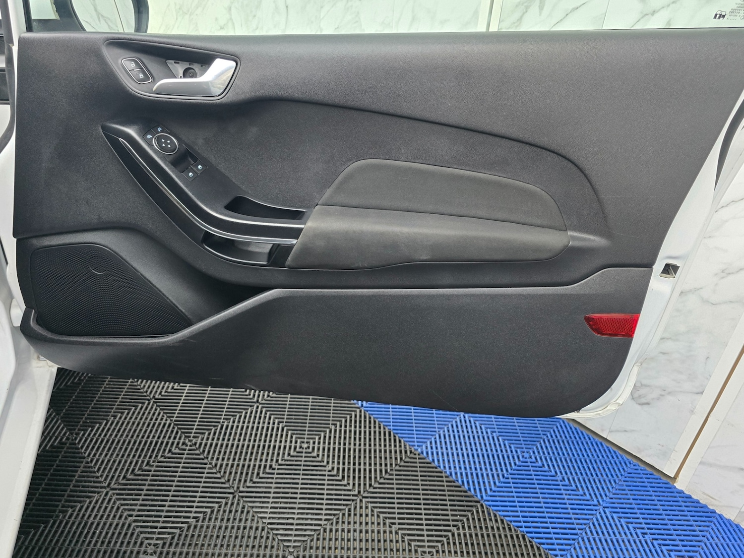 Used Ford Fiesta 2018 for sale - 76143918: Photo 21