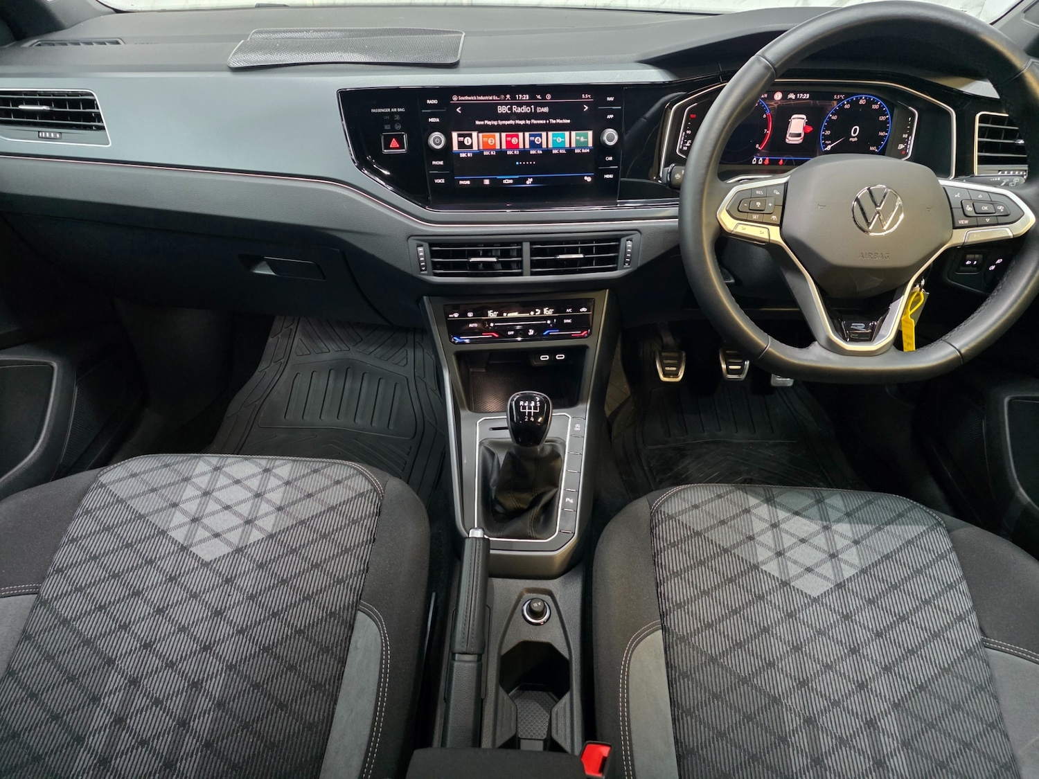 Used Volkswagen Polo 2024 for sale - 77028326: Photo 12