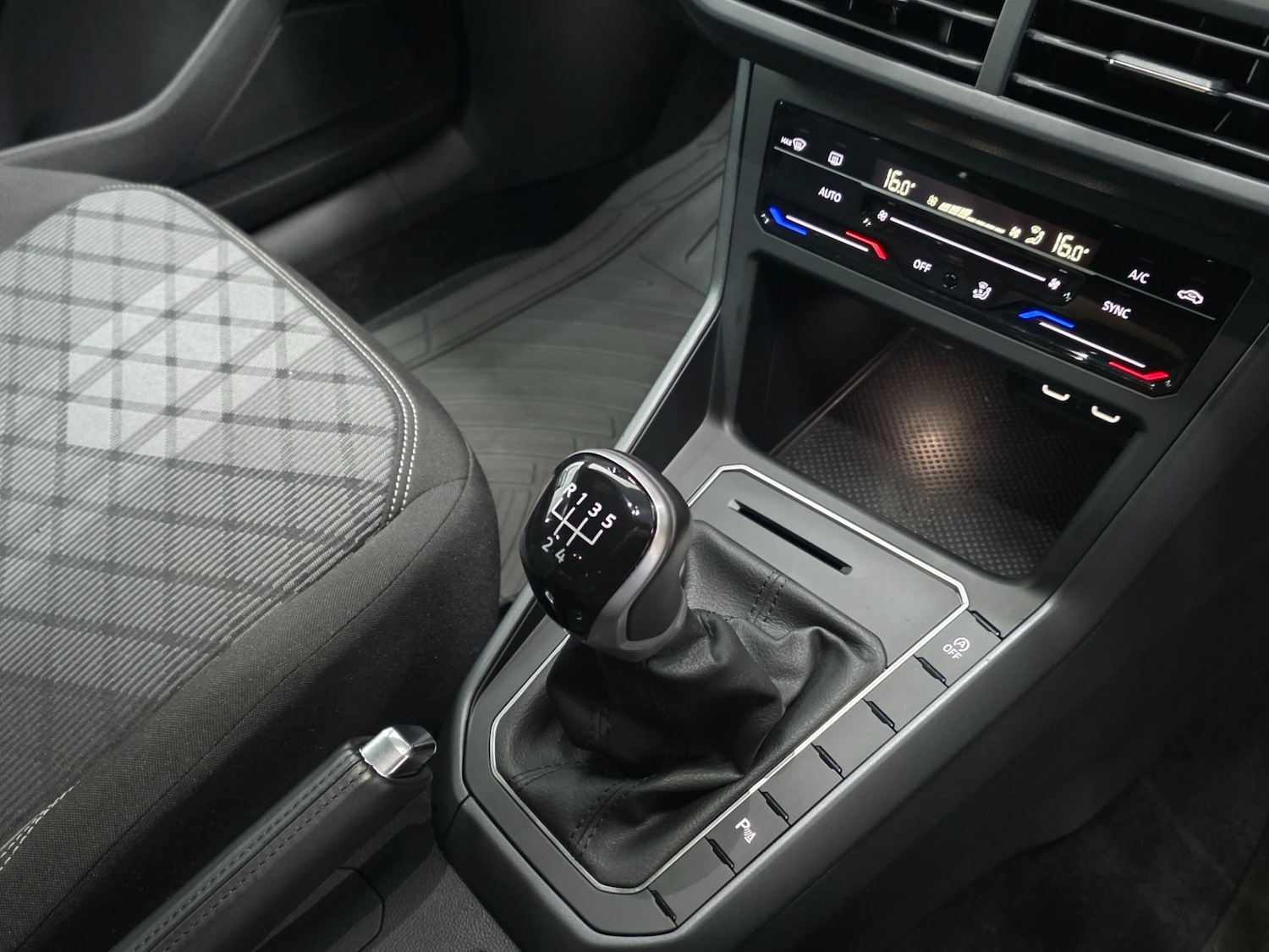 Used Volkswagen Polo 2024 for sale - 77028326: Photo 17