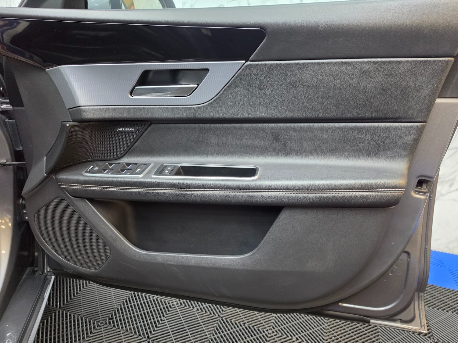 Used Jaguar XF 2016 for sale - 78176618: Photo 31