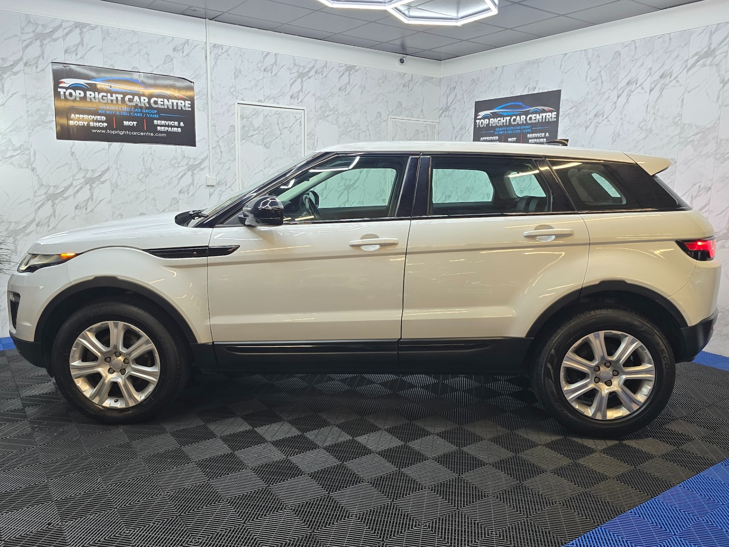 Used Land Rover Range Rover Evoque 2017 for sale - 76720390: Photo 11