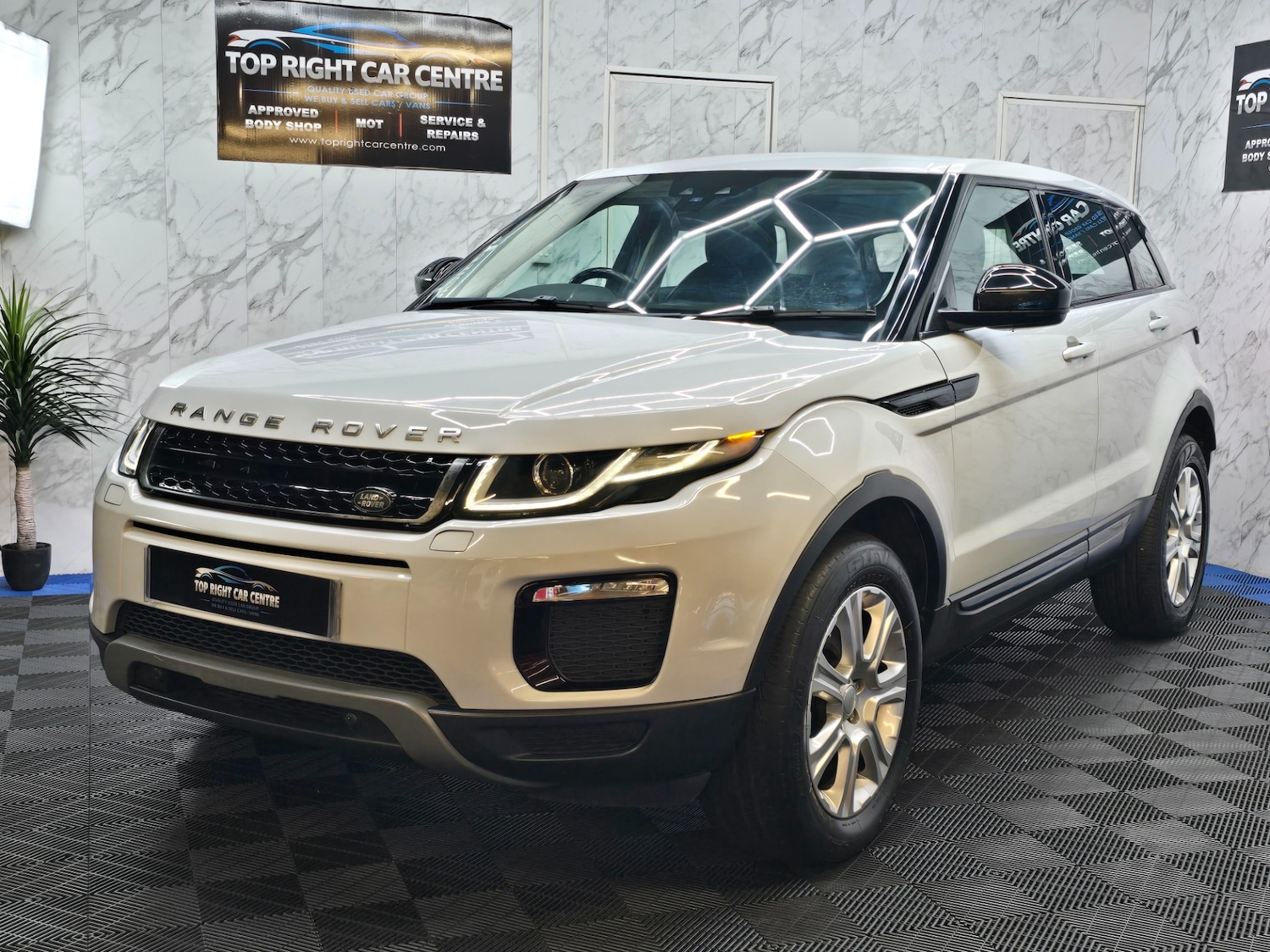 Used Land Rover Range Rover Evoque 2017 for sale - 76720390: Photo 5