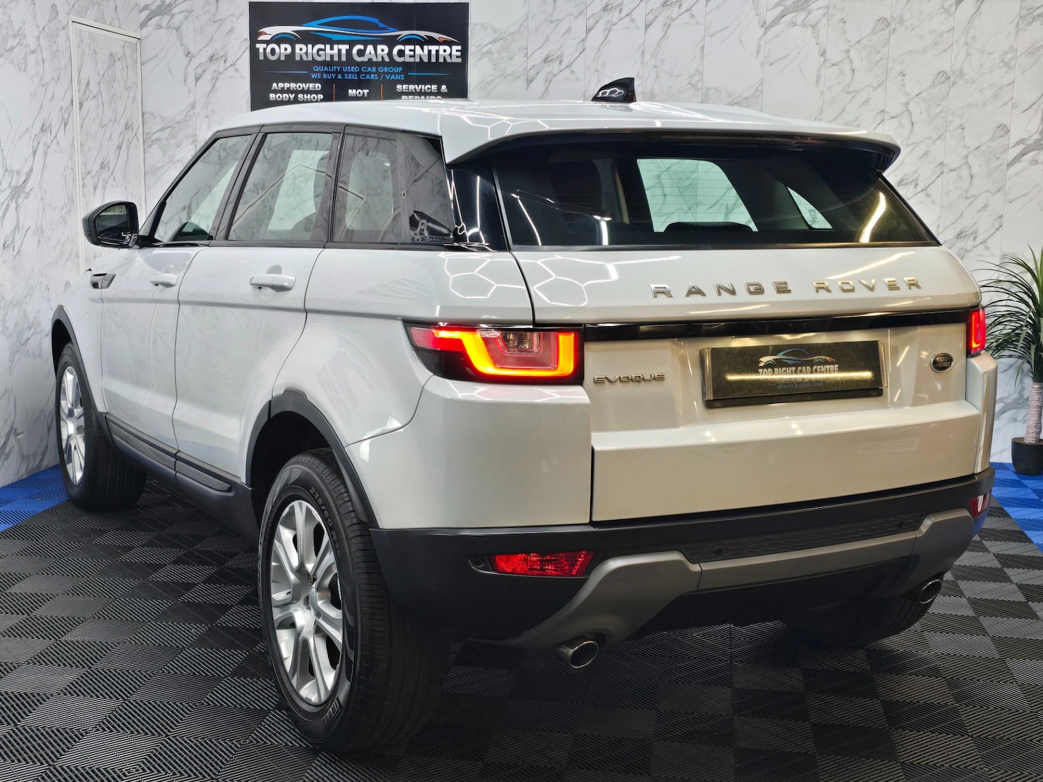 Used Land Rover Range Rover Evoque 2017 for sale - 76720390: Photo 8