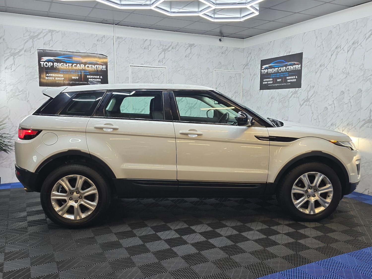 Used Land Rover Range Rover Evoque 2017 for sale - 76720390: Photo 9