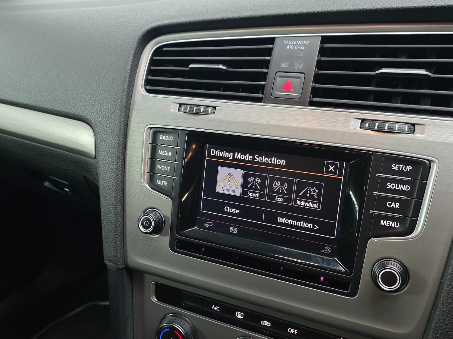 Used Volkswagen Golf 2015 for sale - 77970799: Photo 17