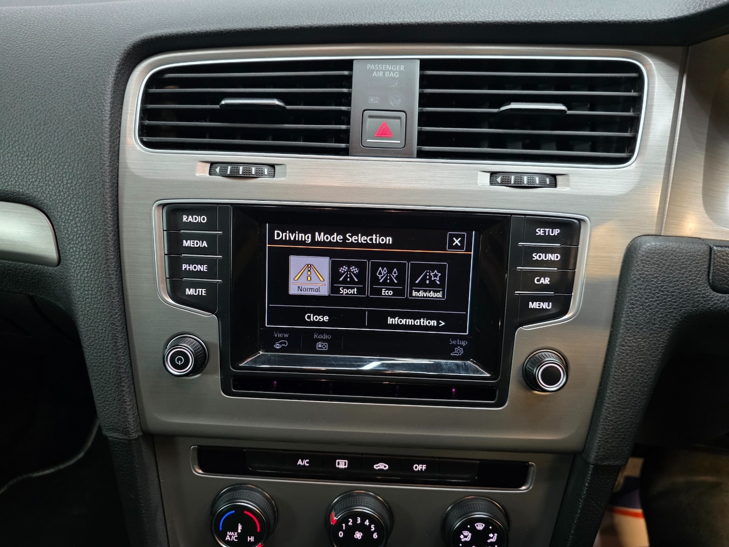 Used Volkswagen Golf 2015 for sale - 77970799: Photo 20