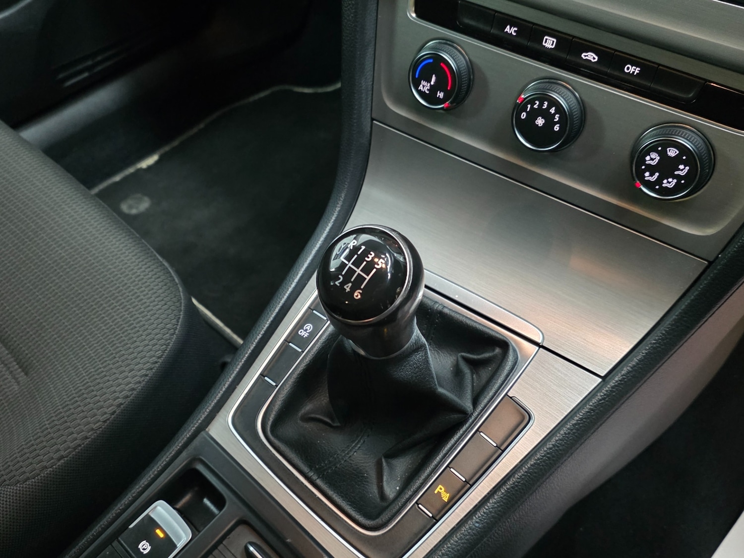 Used Volkswagen Golf 2015 for sale - 77970799: Photo 21