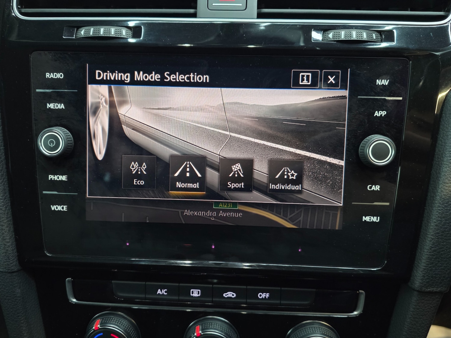 Used Volkswagen Golf 2018 for sale - 77061289: Photo 19