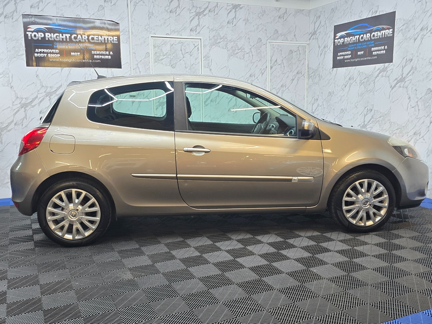 Used Renault Clio 2010 for sale - 76758967: Photo 10