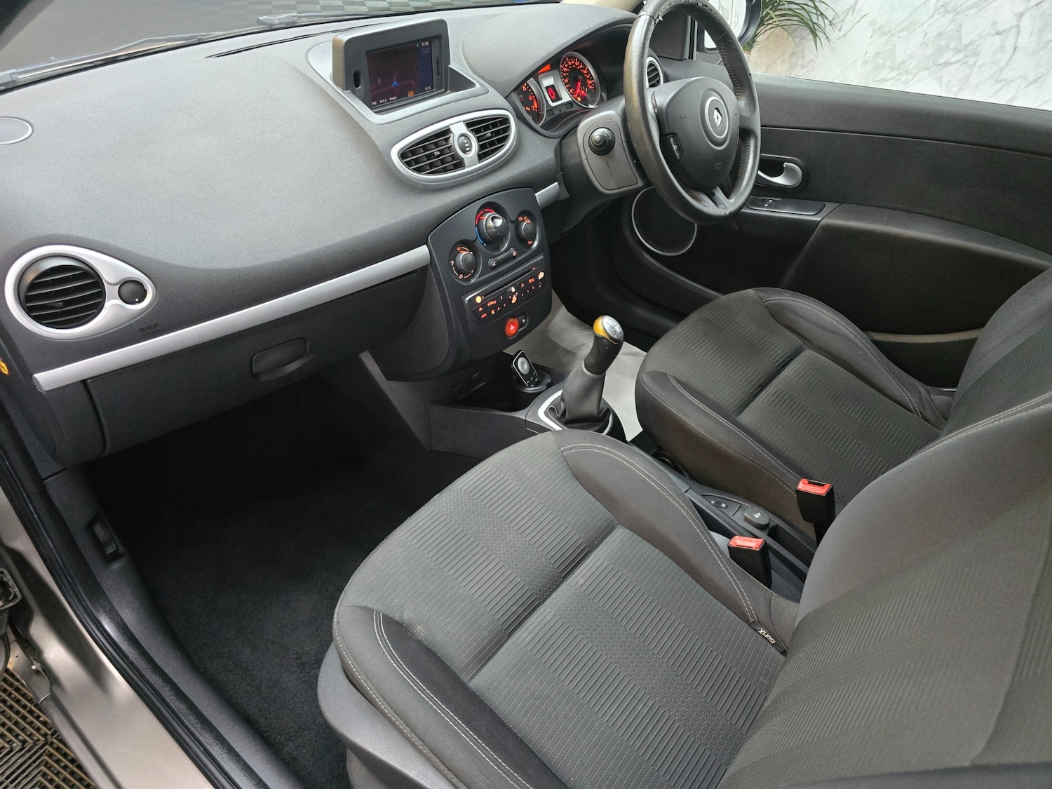 Used Renault Clio 2010 for sale - 76758967: Photo 13