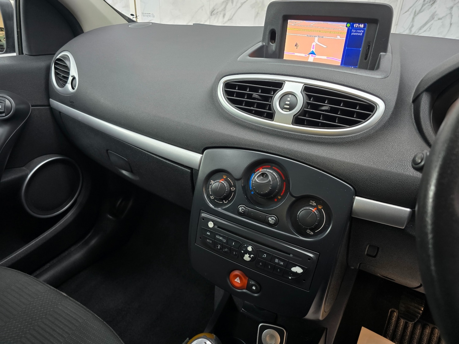 Used Renault Clio 2010 for sale - 76758967: Photo 15