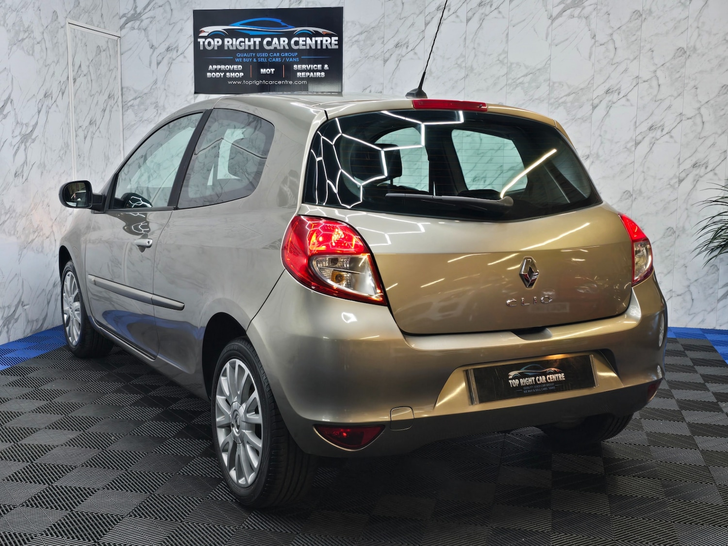 Used Renault Clio 2010 for sale - 76758967: Photo 7