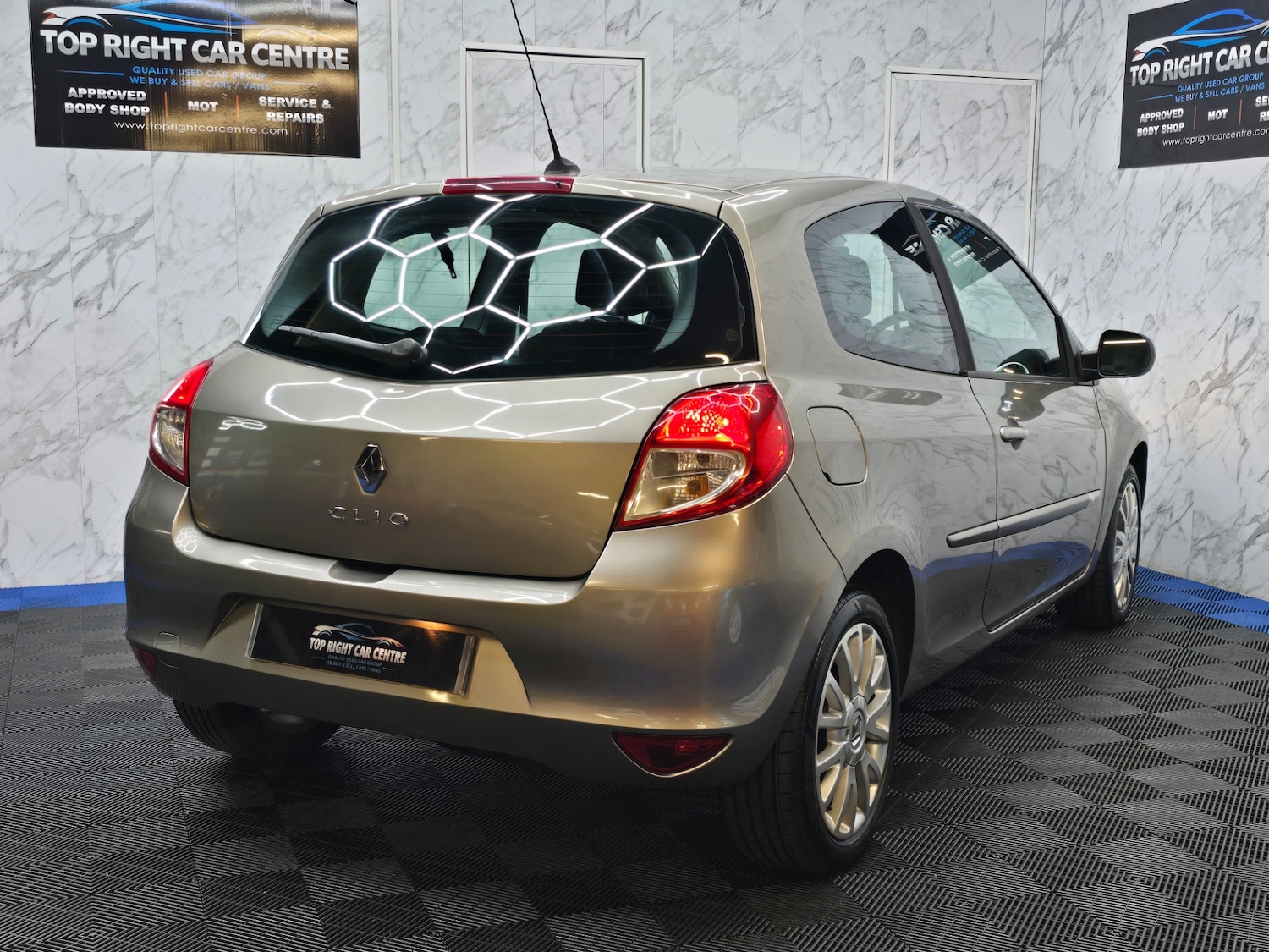 Used Renault Clio 2010 for sale - 76758967: Photo 9