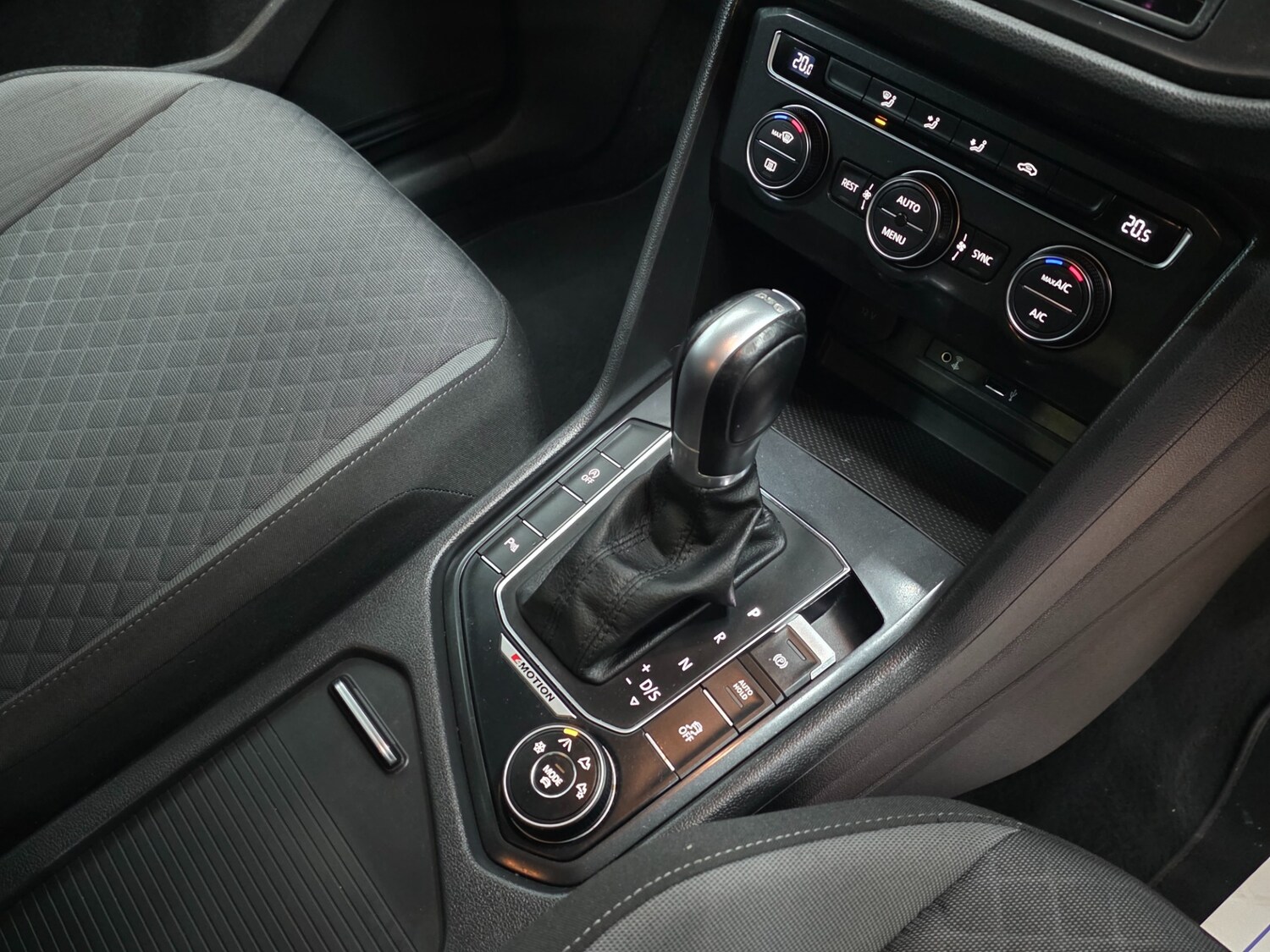 Used Volkswagen Tiguan 2017 for sale - 77634401: Photo 21