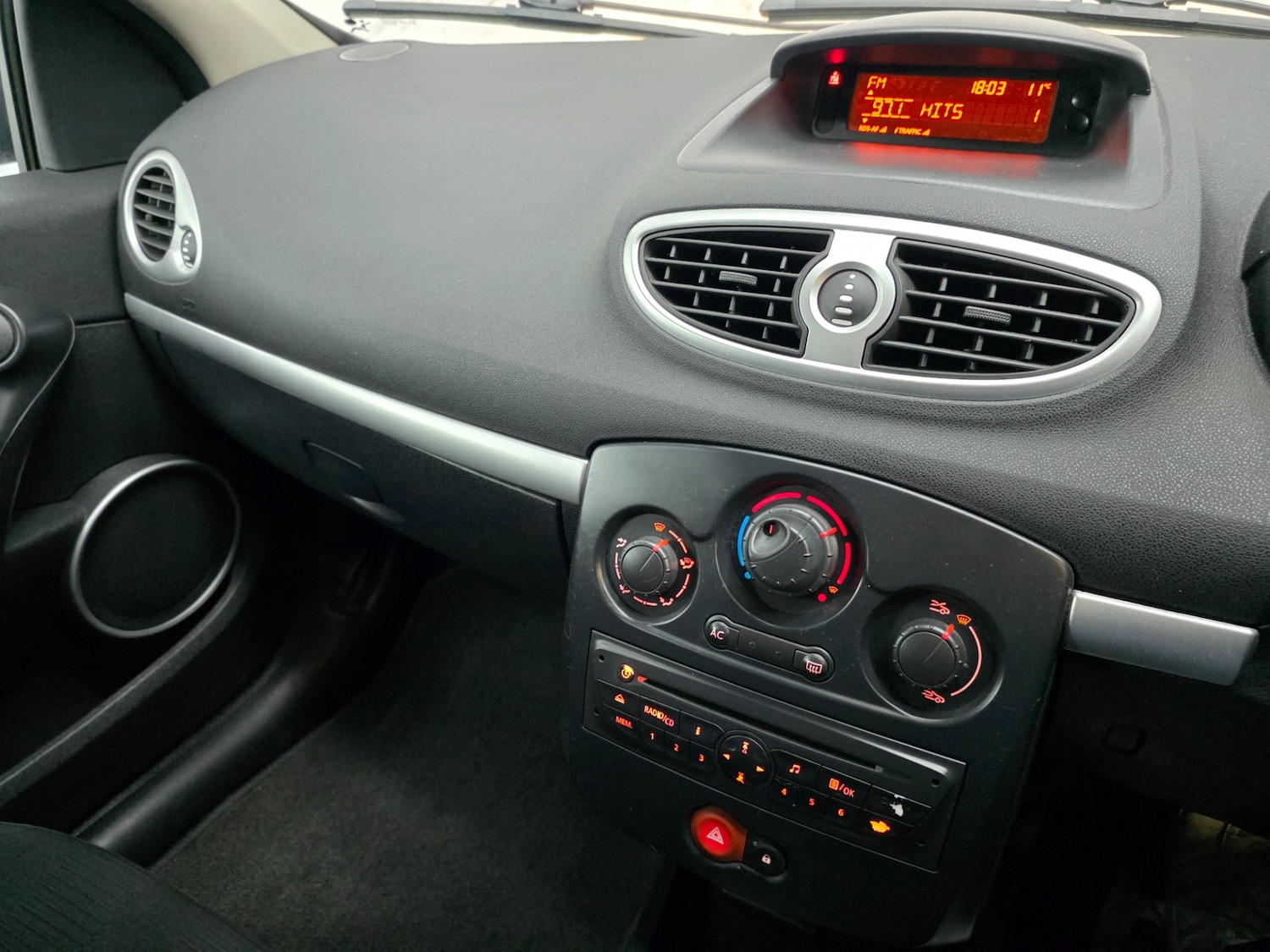 Used Renault Clio 2009 for sale - 77482398: Photo 17