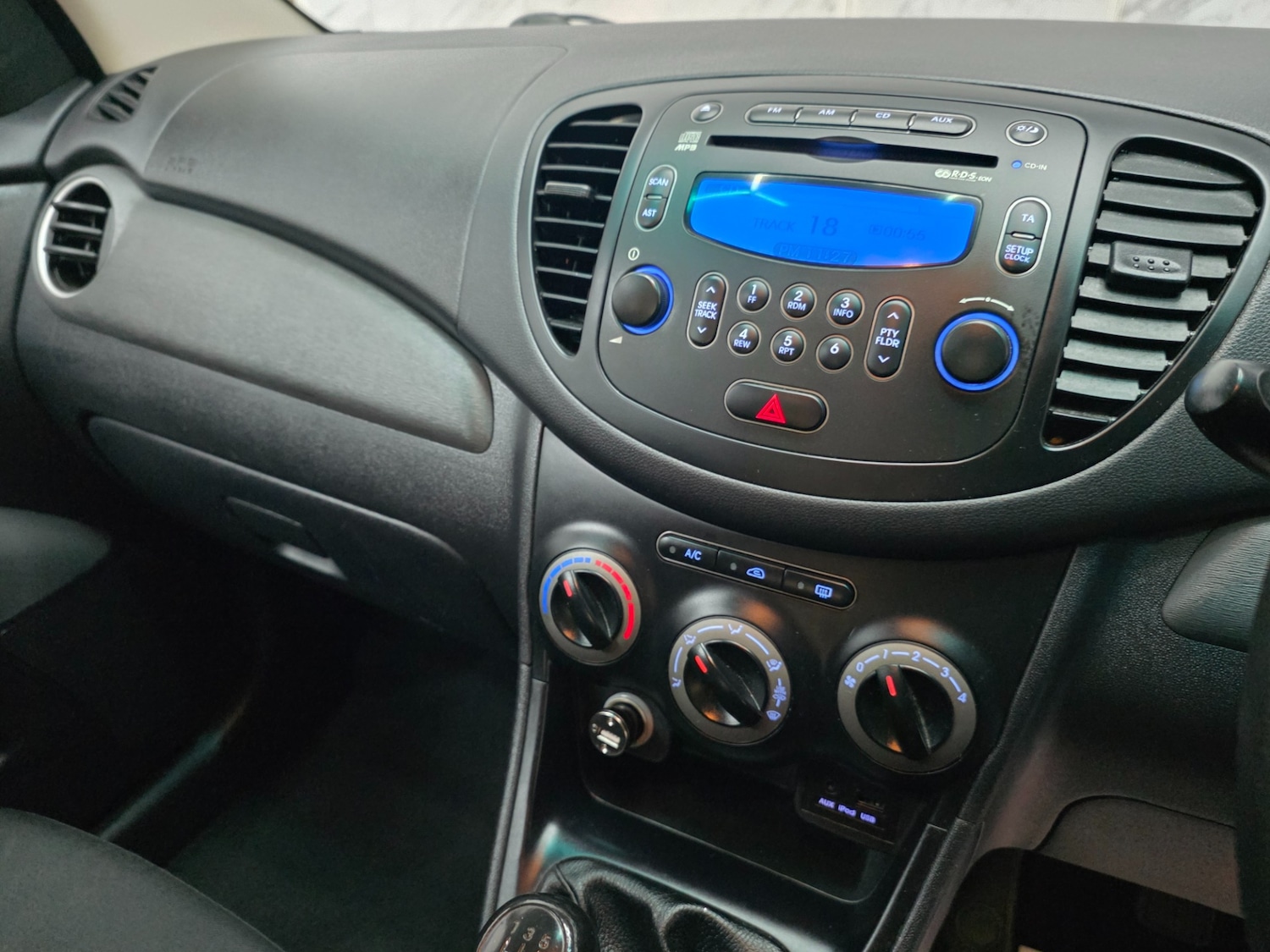 Used Hyundai i10 2013 for sale - 76761890: Photo 17