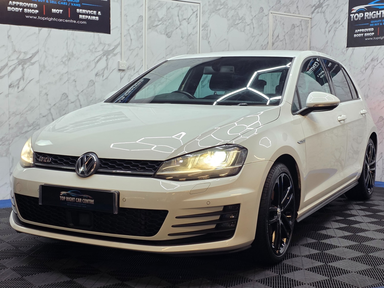 Used Volkswagen Golf 2016 for sale - 77902073: Photo 5