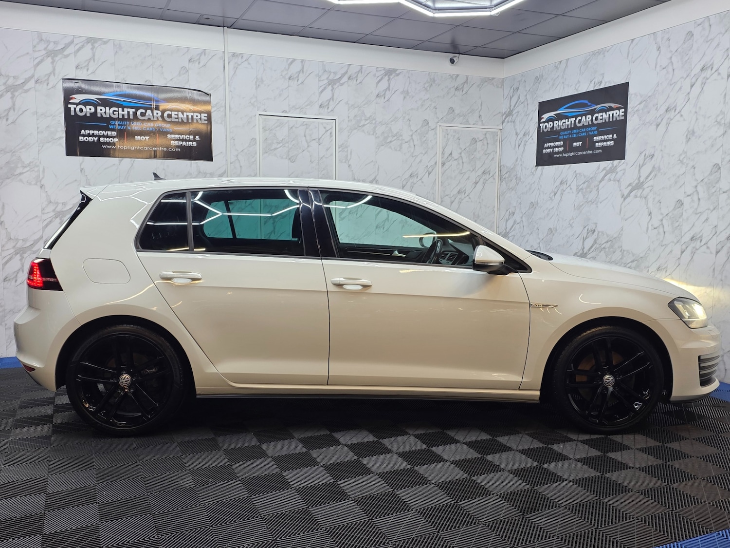 Used Volkswagen Golf 2016 for sale - 77902073: Photo 9