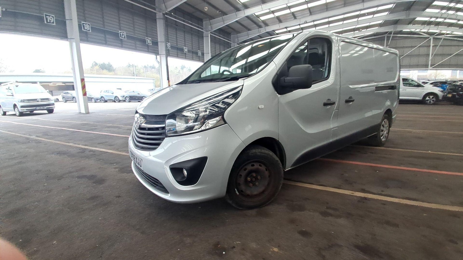 Used Vauxhall Vivaro 2018 for sale - 78034796: Photo 3