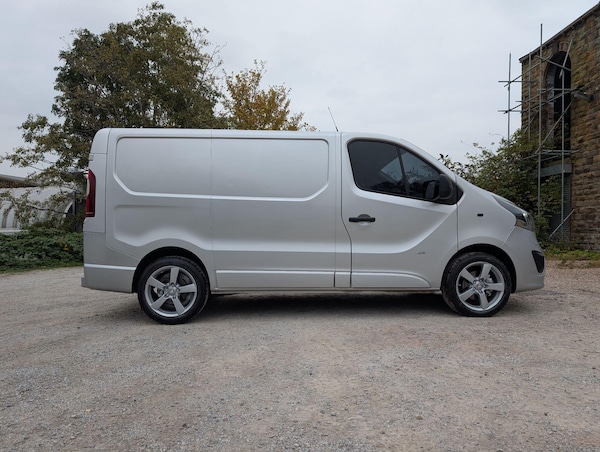 Used Vauxhall Vivaro 2017 for sale - 76307495: Photo 2