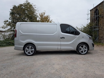 Used Vauxhall Vivaro 2017 for sale - 76307495: Photo 2