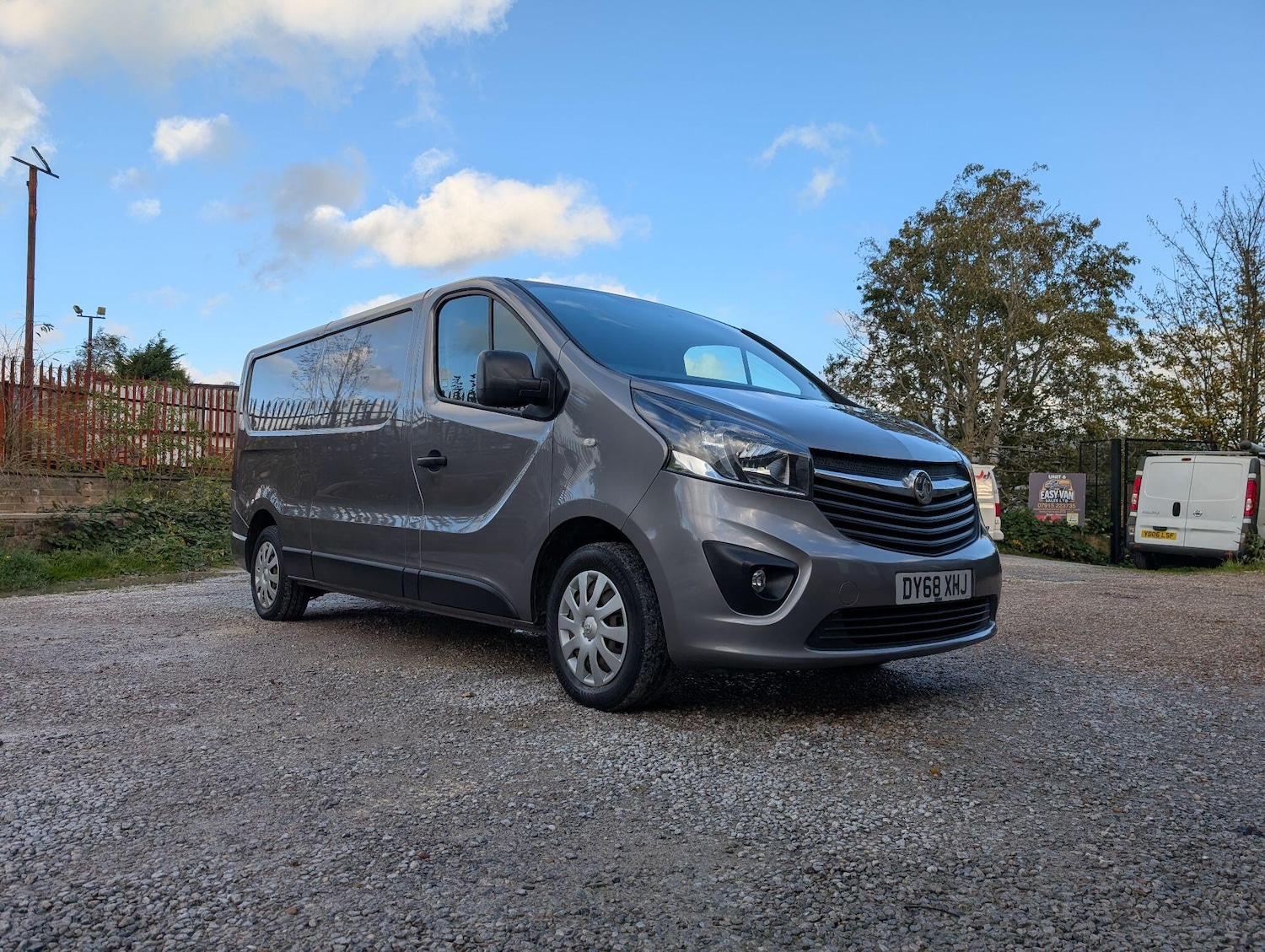 Used Vauxhall Vivaro 2018 for sale - 76399310: Photo 2