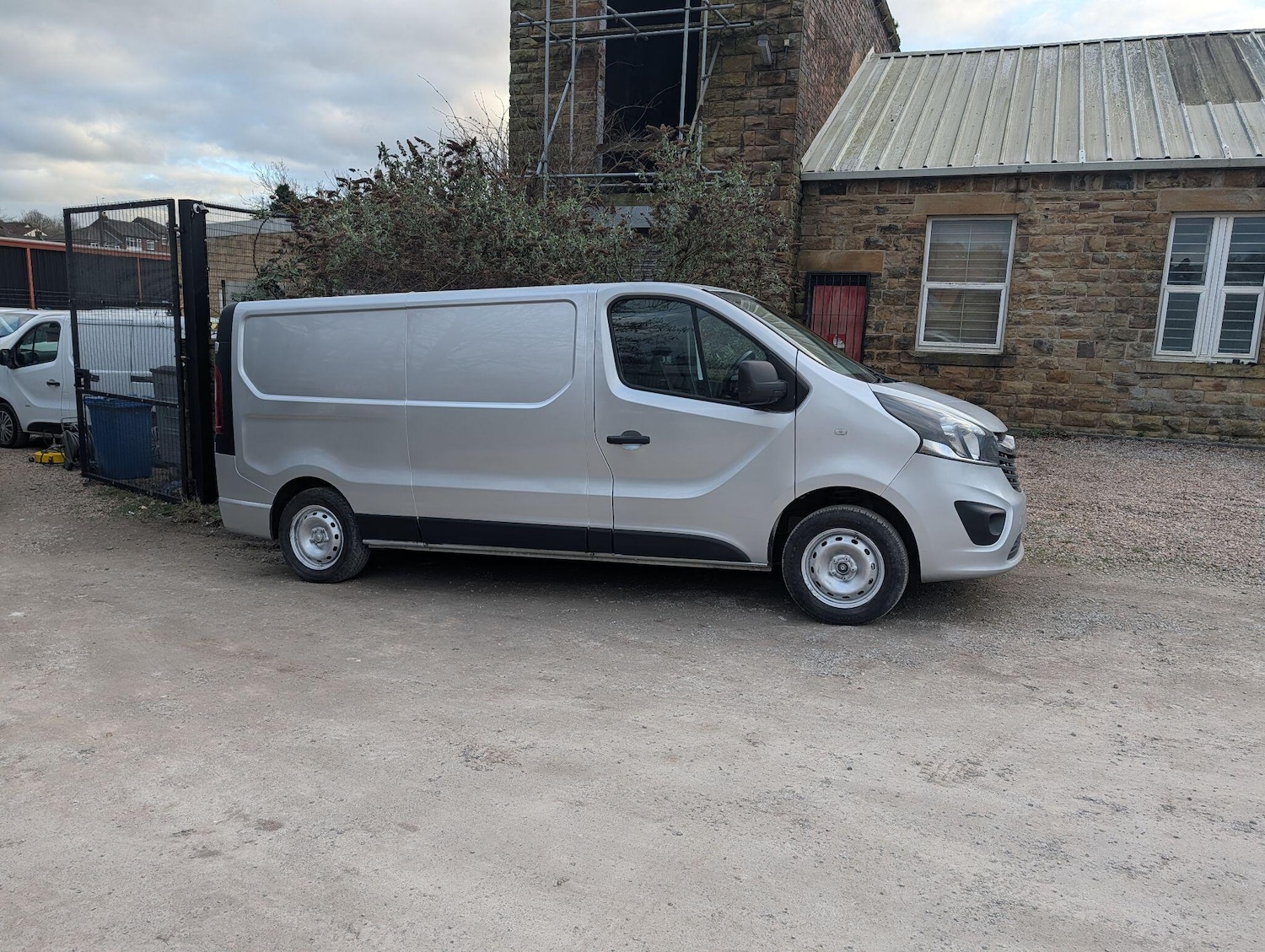 Used Vauxhall Vivaro 2018 for sale - 77839146: Photo 2