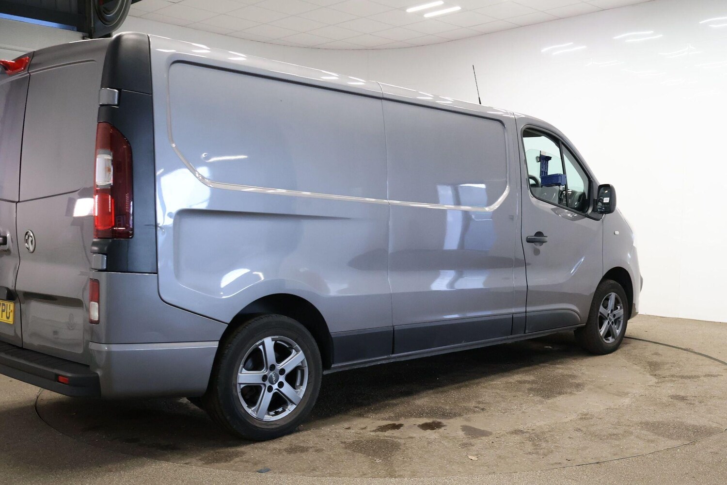 Used Vauxhall Vivaro 2018 for sale - 76645377: Photo 3