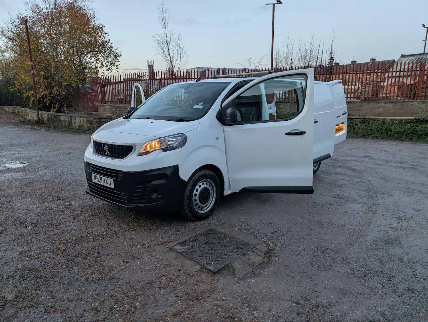 Used Peugeot Expert 2021 for sale - 76752915: Photo 17