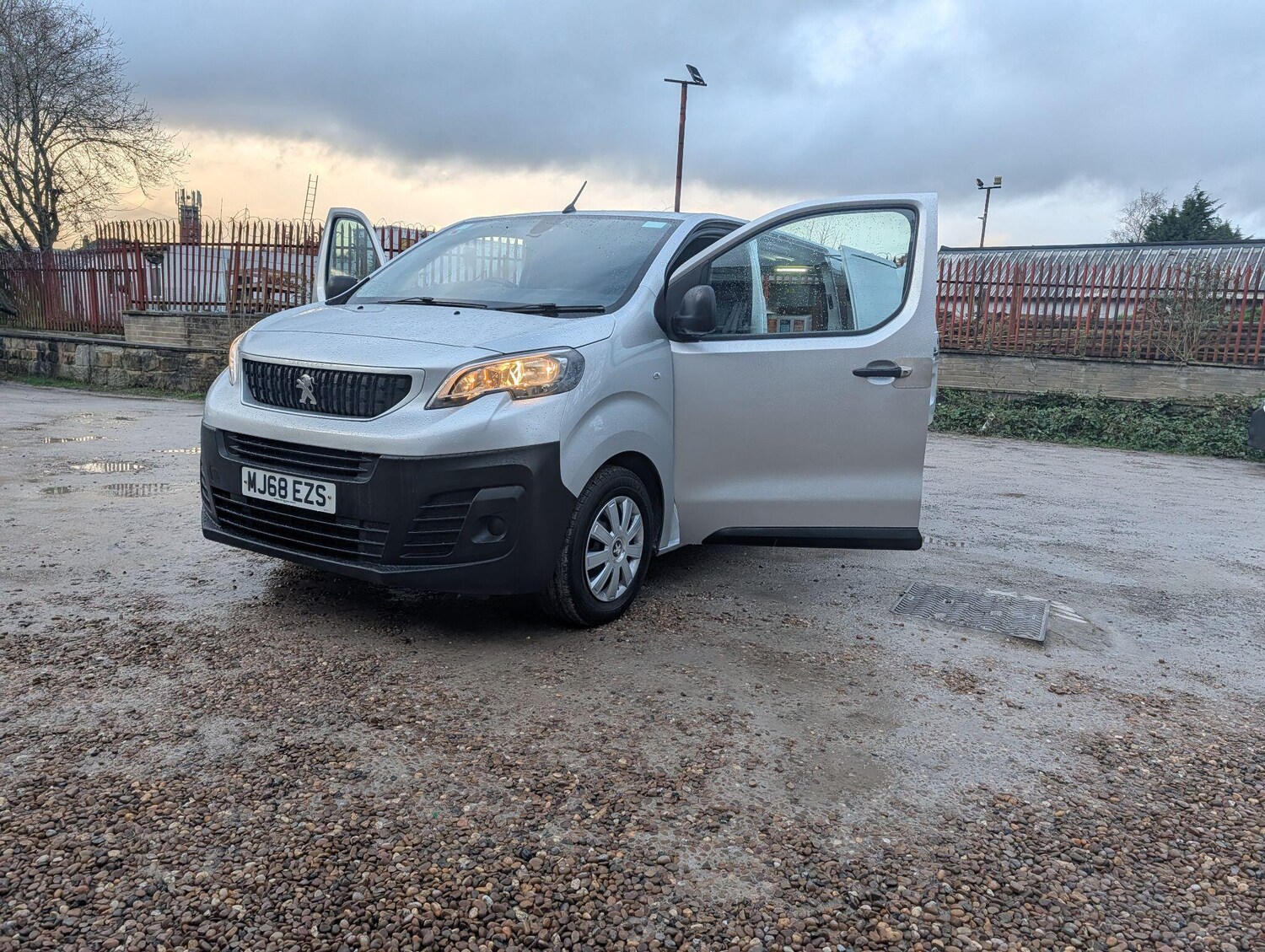 Used Peugeot Expert 2018 for sale - 77883060: Photo 16
