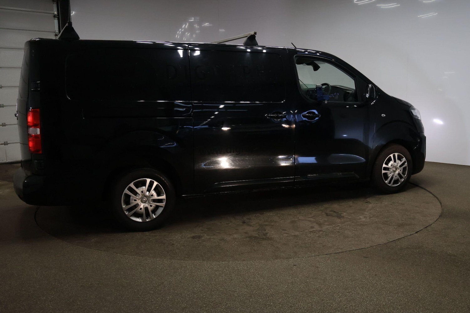 Used Vauxhall Vivaro 2022 for sale - 77377079: Photo 2
