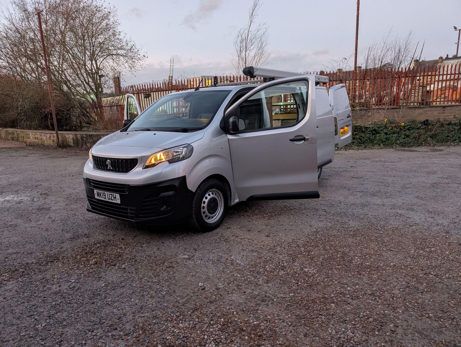 Used Peugeot Expert 2019 for sale - 77029409: Photo 17