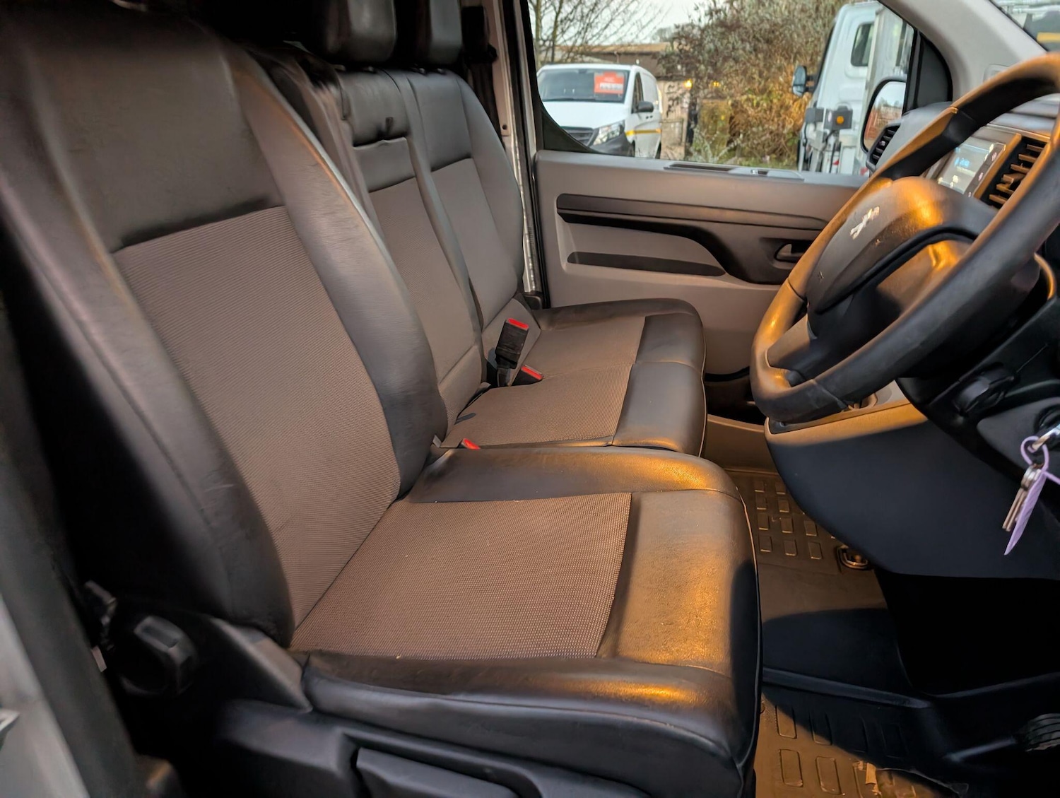 Used Peugeot Expert 2019 for sale - 77029409: Photo 32