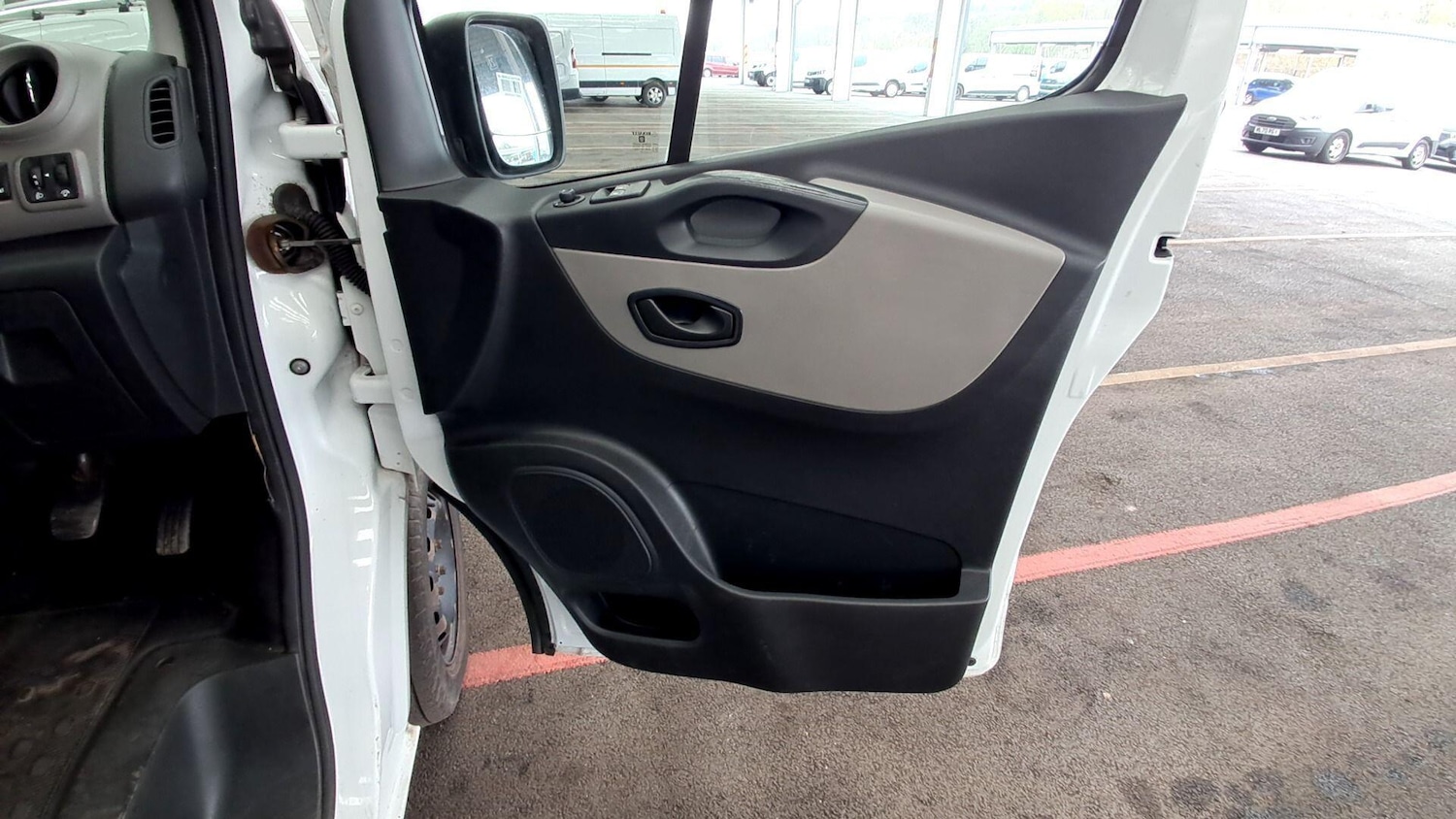 Used Renault Trafic 2015 for sale - 78019080: Photo 11