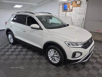 Used Volkswagen T-Roc 2023 for sale - 77030512: Photo
