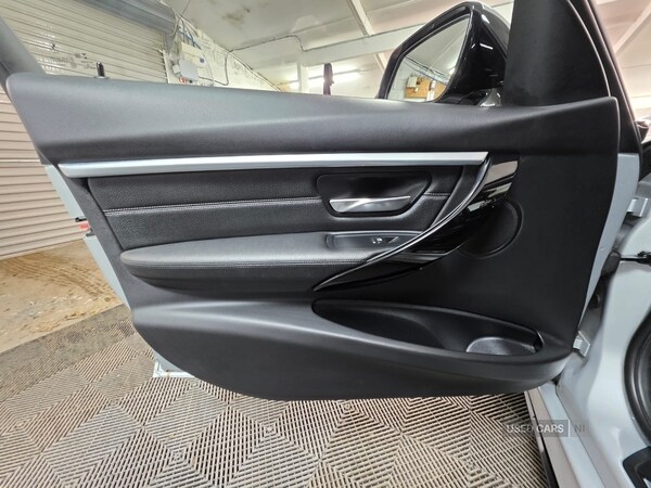 Used BMW 3 Series 2018 for sale - 76936960: Photo 12