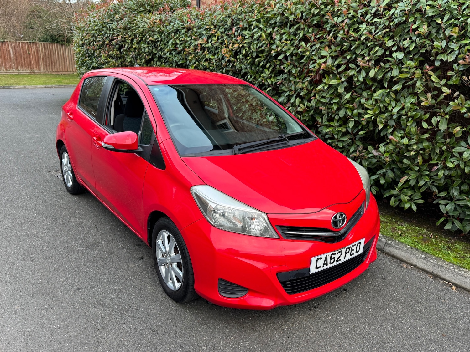 Used Toyota Yaris 2013 for sale - 76974813: Photo 2