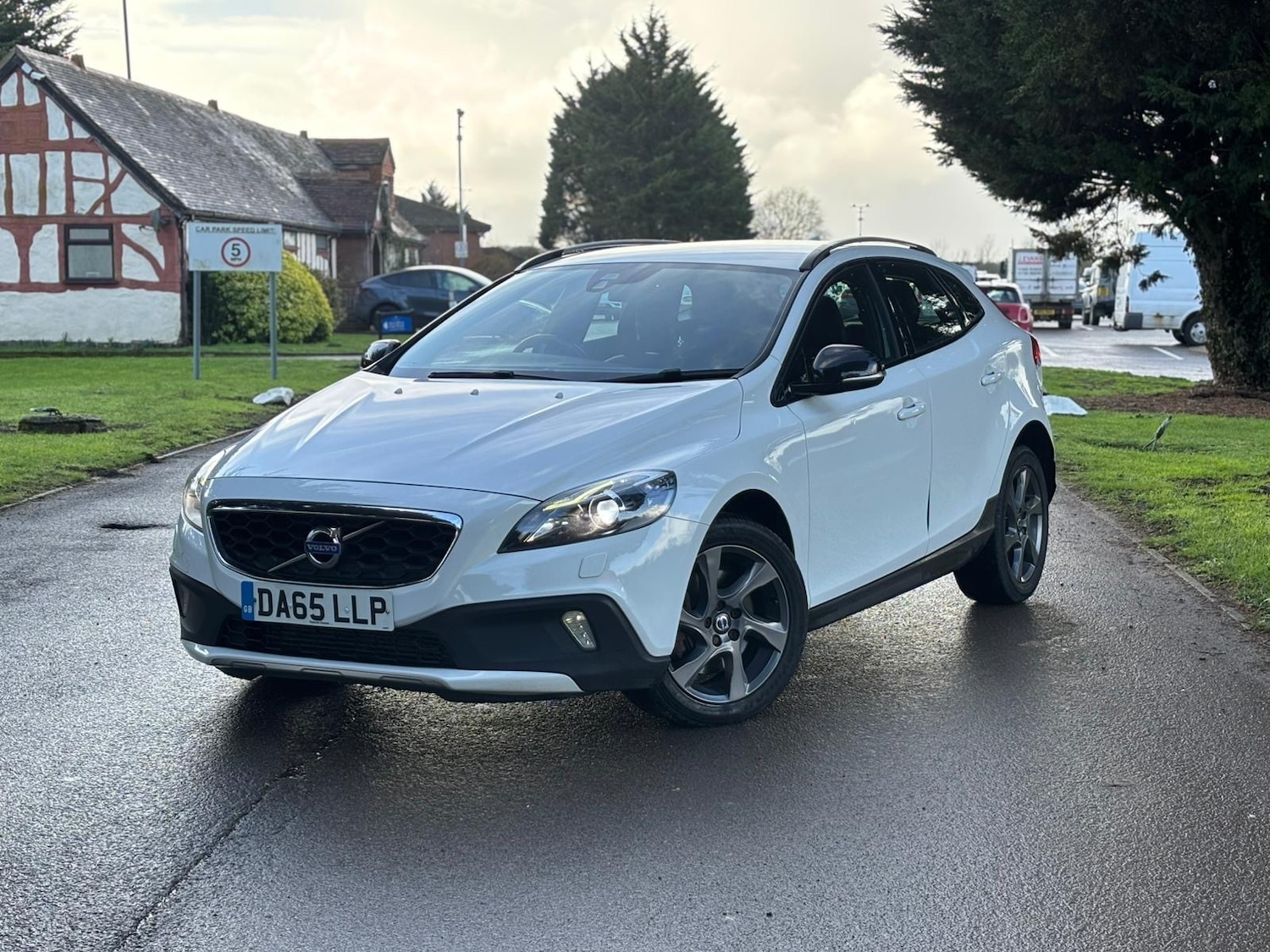 Used Volvo V40 2015 for sale - 77395431: Photo 5