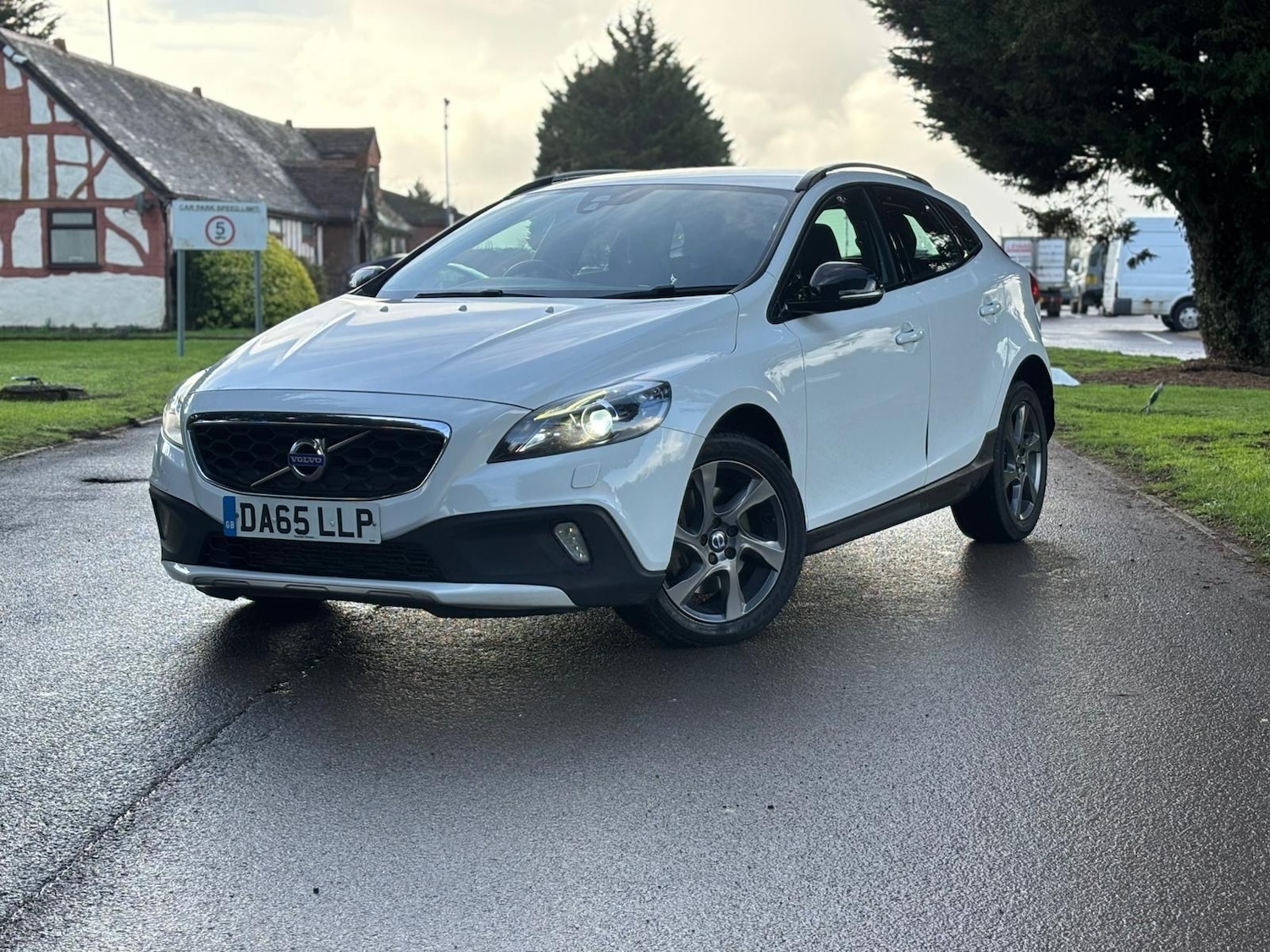 Used Volvo V40 2015 for sale - 77395431: Photo 6
