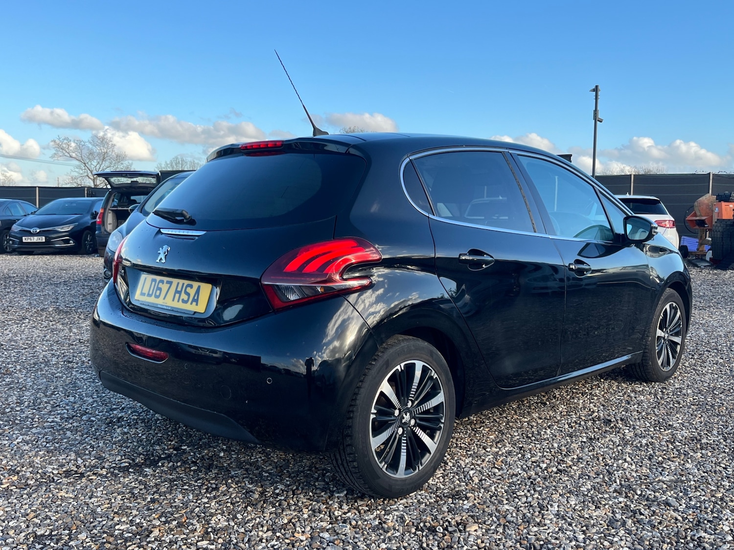 Used Peugeot 208 2018 for sale - 77019008: Photo 12