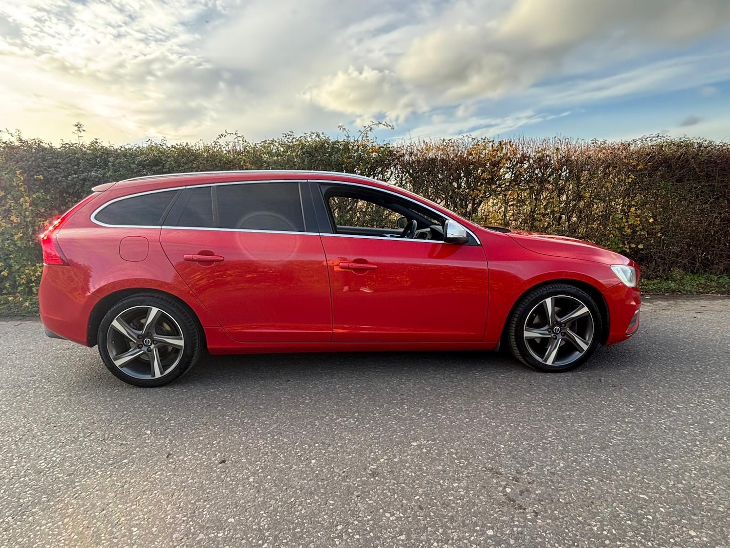Used Volvo V60 2014 for sale - 76566384: Photo 10