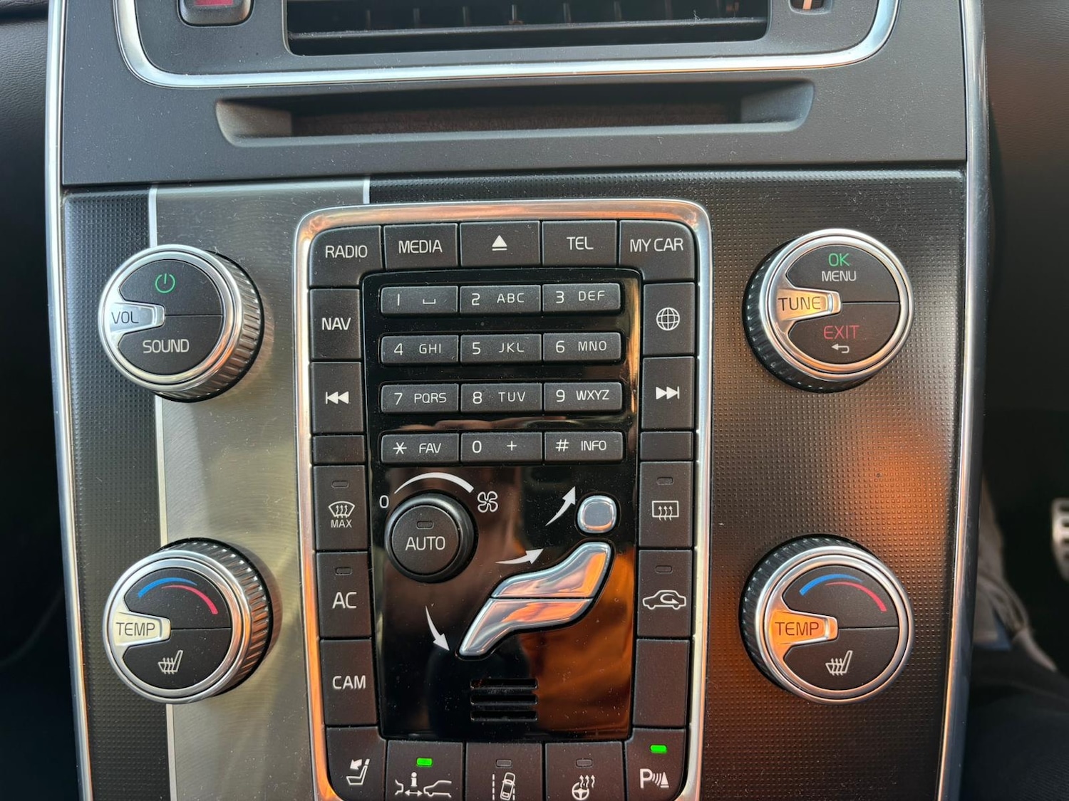 Used Volvo V60 2014 for sale - 76566384: Photo 14