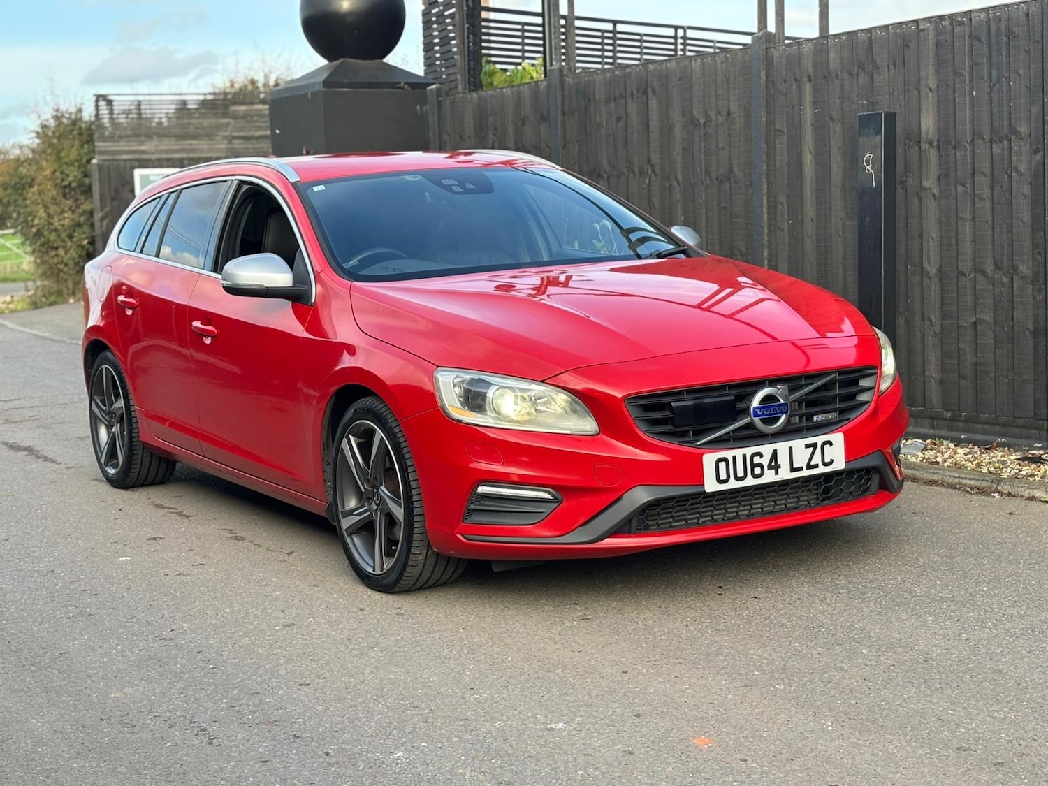Used Volvo V60 2014 for sale - 76566384: Photo 3