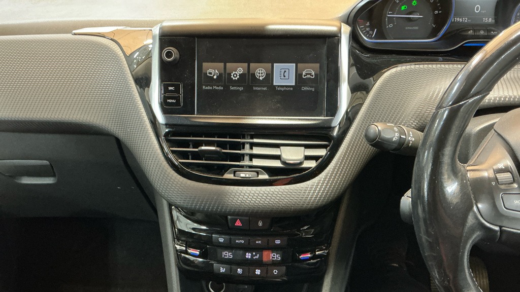 Used Peugeot 2008 2015 for sale - 77154549: Photo 10