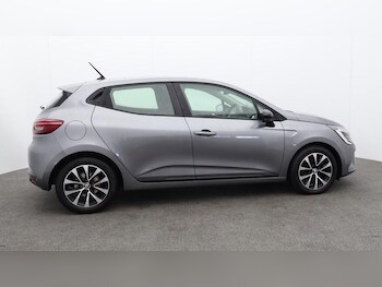 Used Renault Clio 2023 for sale - 77679481: Photo