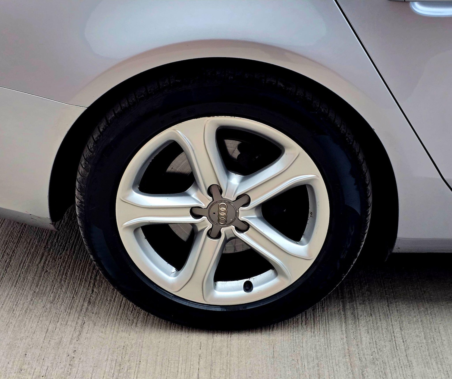 Used Audi A4 Avant 2014 for sale - 77793888: Photo 12