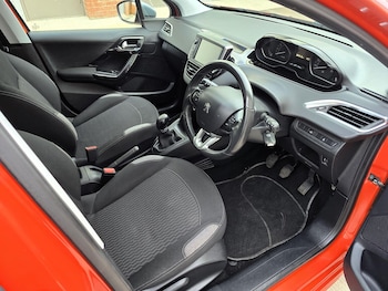 Used Peugeot 208 2016 for sale - 77709760: Photo