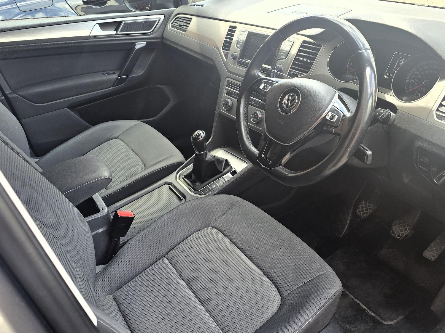Used Volkswagen Golf SV 2015 for sale - 76988839: Photo 2