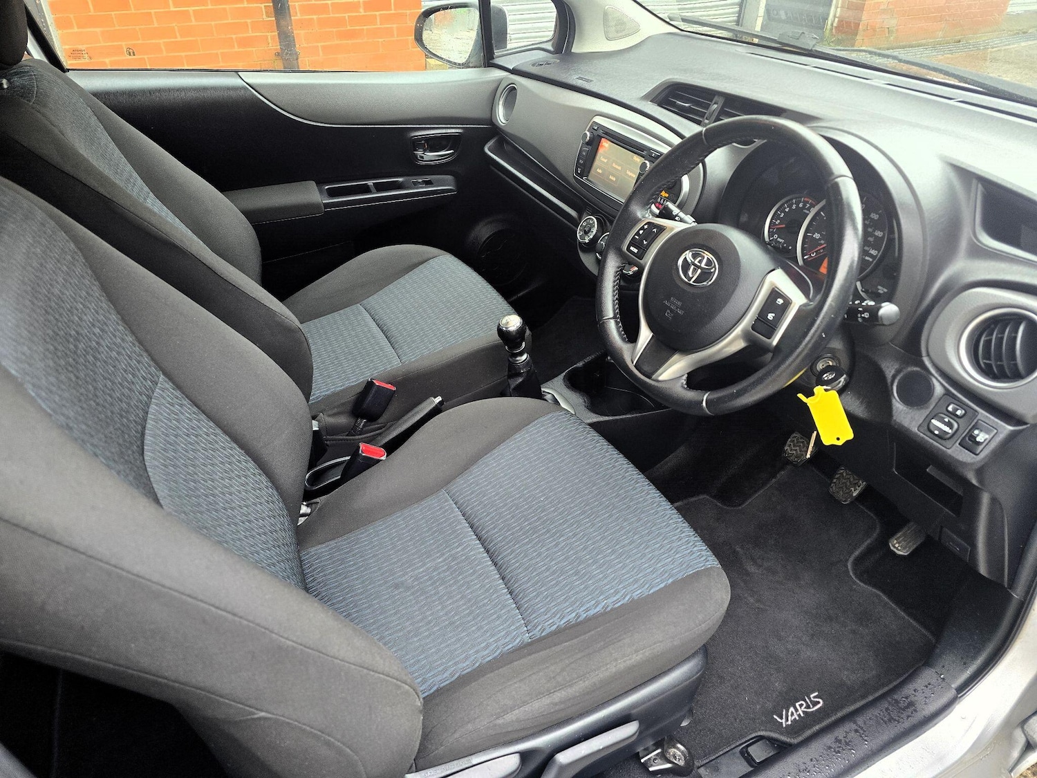 Used Toyota Yaris 2012 for sale - 76855699: Photo 2