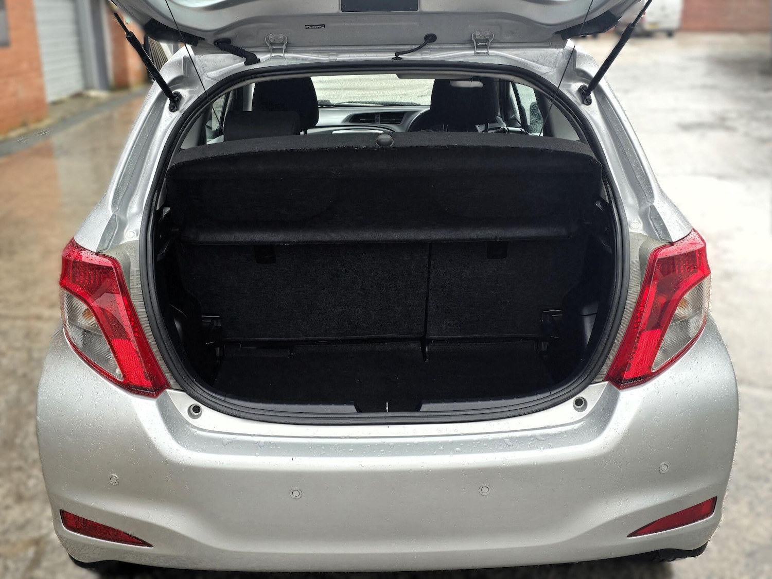 Used Toyota Yaris 2012 for sale - 76855699: Photo 36